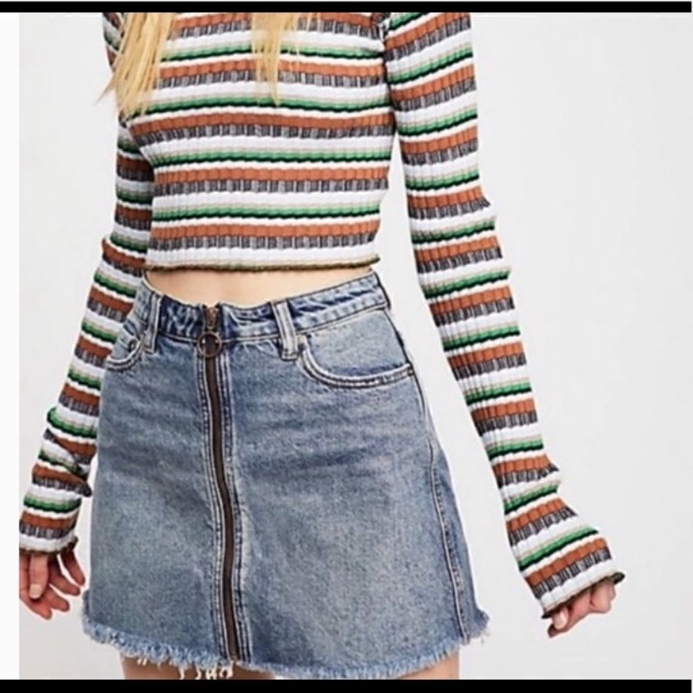 Free People Denim Zip It Up Frayed Hem Mini Skirt Size: 26